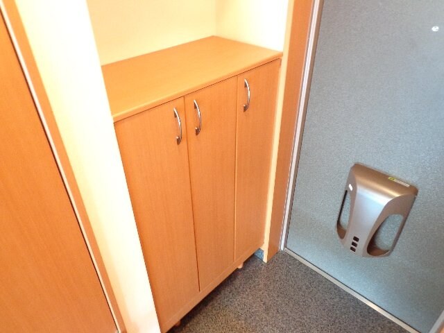 物件内観写真10　(玄関)