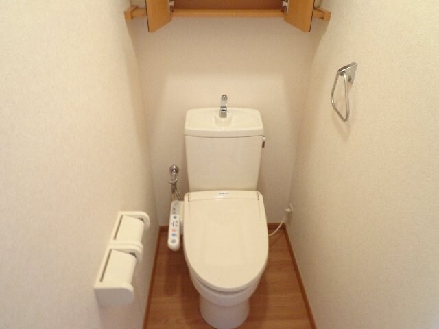 物件内観写真13　(シャワー付きトイレ)