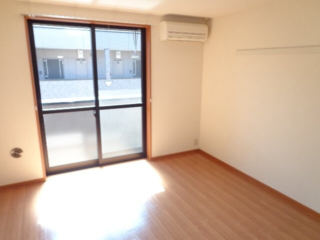 物件内観写真16　(洋室)