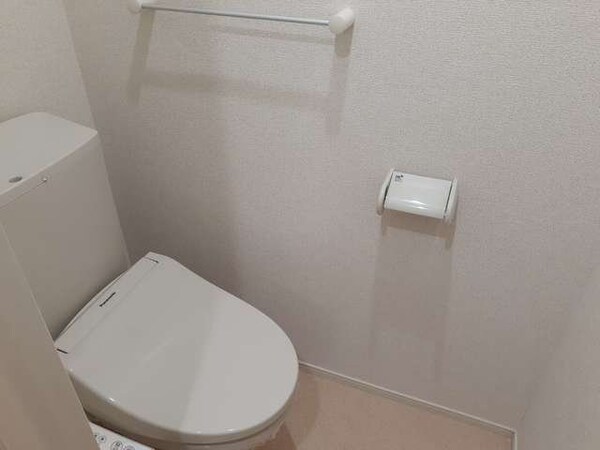 トイレ(コンパクトで使いやすいトイレです)