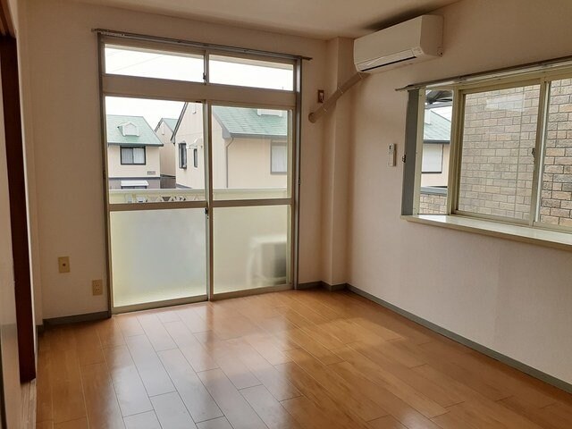 物件内観写真9　(ゆったり過ごせるリビングです)