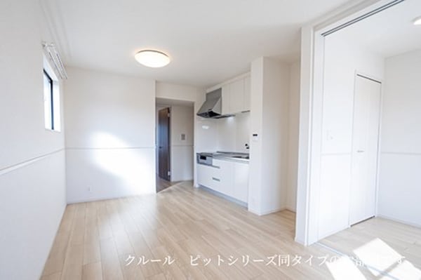 居室(こちらの居間で趣味の時間をお楽しみください)