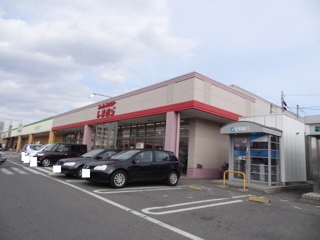 物件外観写真7　(しまむら越戸店まで2700m)