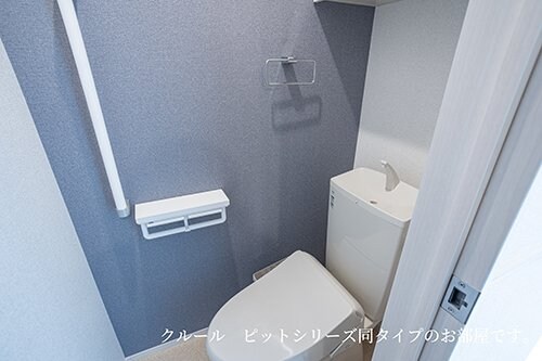 物件内観写真13　(落ち着いた色調のトイレです)