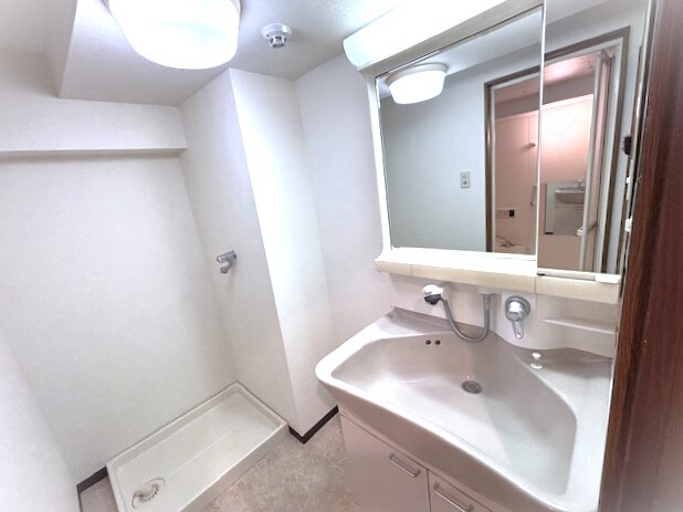 物件内観写真10　(スペースが確保できる洗面所です)