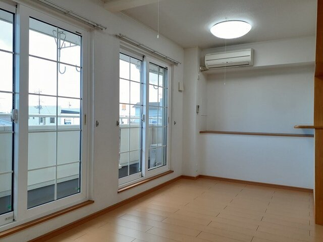 物件内観写真9　(使いやすい居間です)