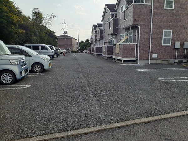 駐車場(駐車場に車を止められます)