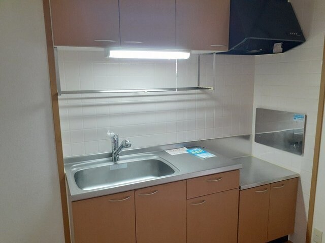 物件内観写真10　(コンパクトなキッチンで掃除もラクラク)