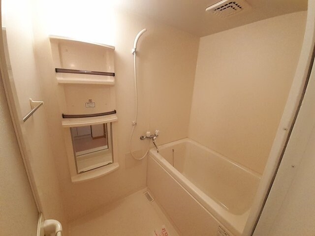 物件内観写真11　(ゆったり過ごせるお風呂です)