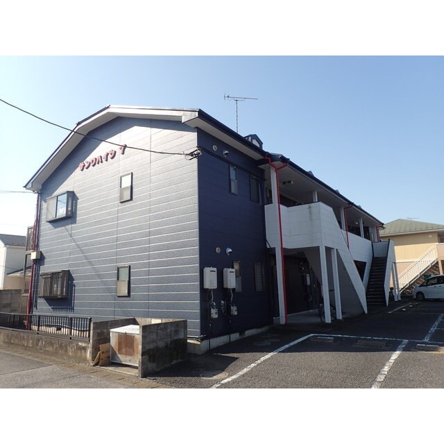 物件外観写真1　(外観は落ち着いています)