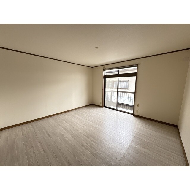 物件内観写真6　(おしゃれな居間です)