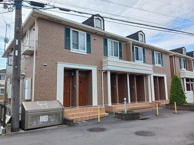 物件外観写真1　(外観は落ち着いています)