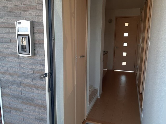 物件内観写真14　(明るい玄関です)