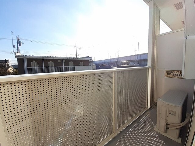 物件内観写真19　(外からの目が気にならないバルコニーで洗濯物が干せます)