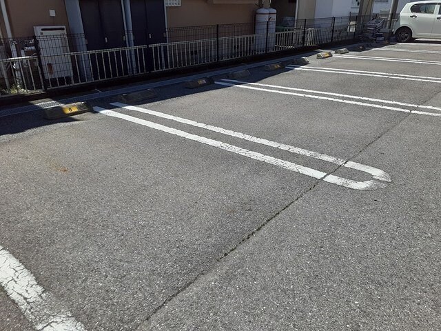 物件外観写真2　(カースペースがあります)