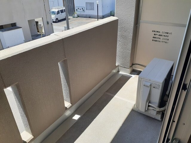 物件内観写真19　(開放的で明るい空間を演出してくれるバルコニーです)