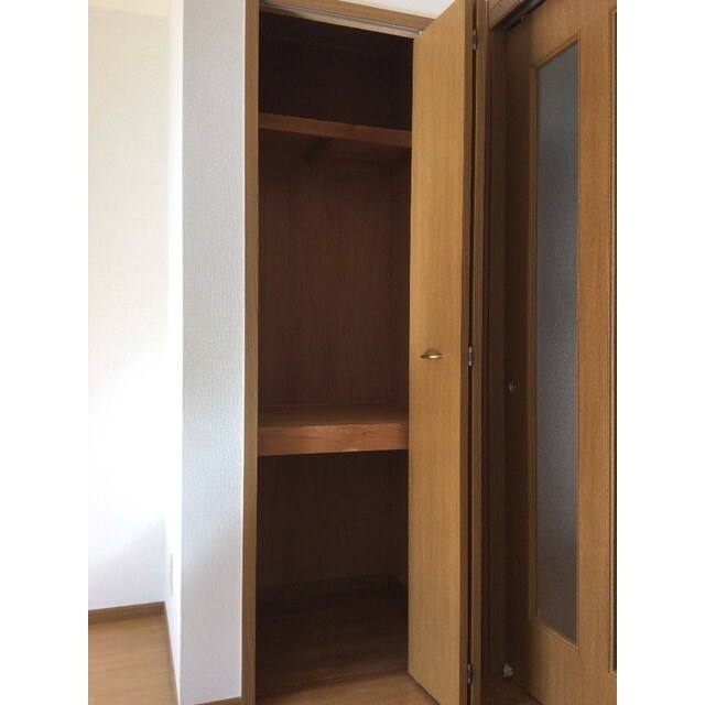 物件内観写真16　(明るい色調の室内です)