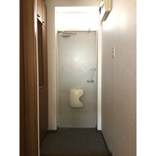 物件内観写真18　(明るい玄関です)