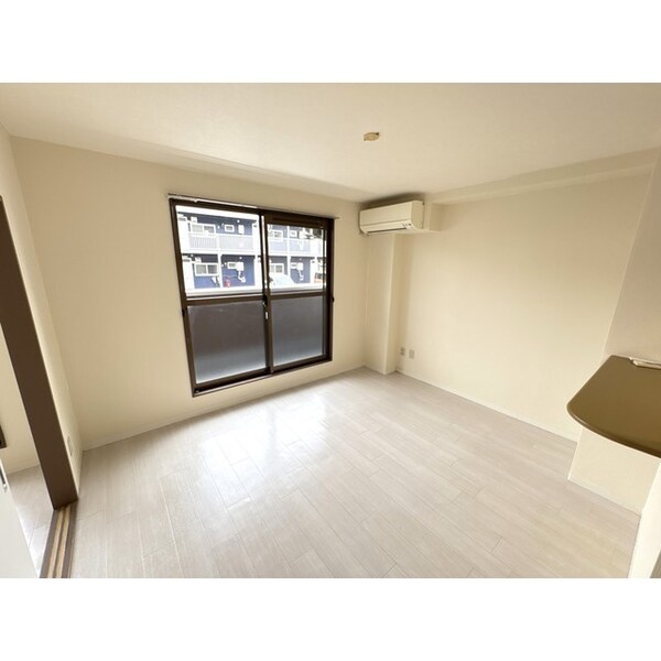 居室(おしゃれな居間です)