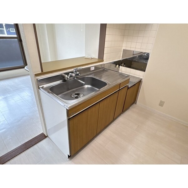 キッチン(コンパクトなキッチンで掃除もラクラク)