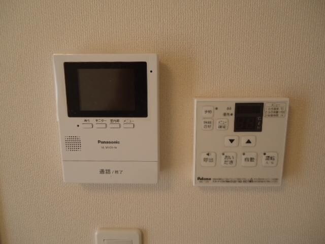 物件内観写真16　(カメラ付インターホン)