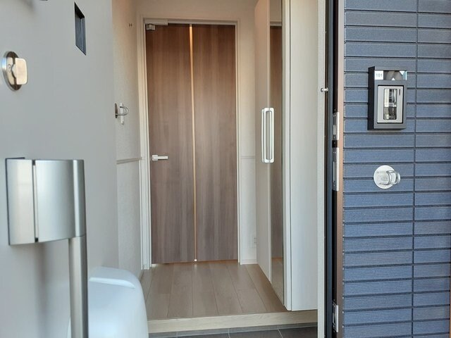 物件内観写真14　(収納もある玄関です)