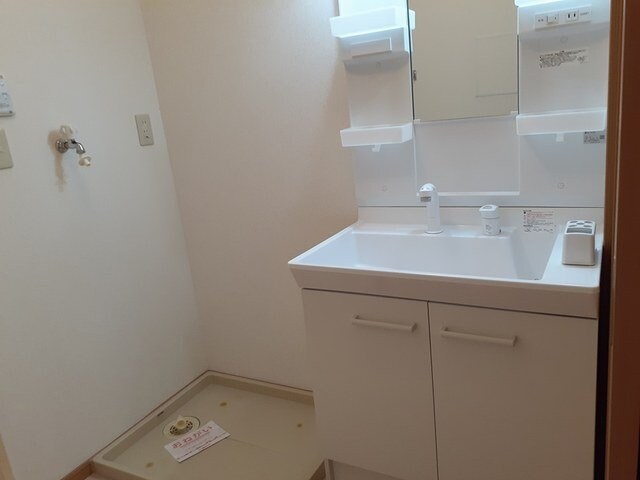 物件内観写真12　(忙しい朝には欠かせない洗面所です)