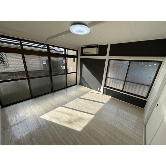 物件内観写真4　(リビングです)