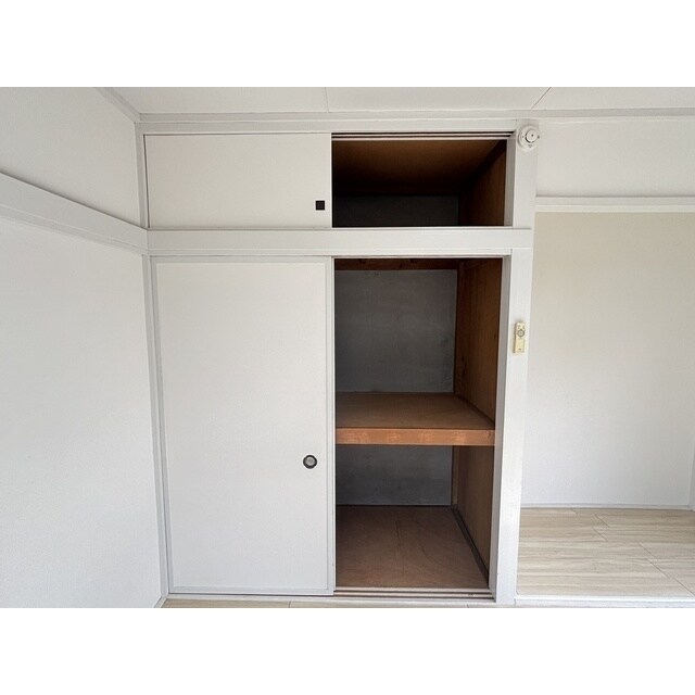 物件内観写真19　(明るい色調の室内です)