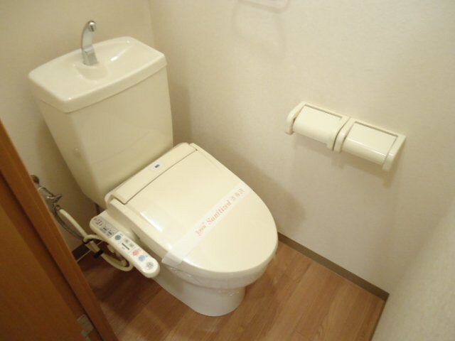 物件内観写真19　(シャワー付きトイレ)