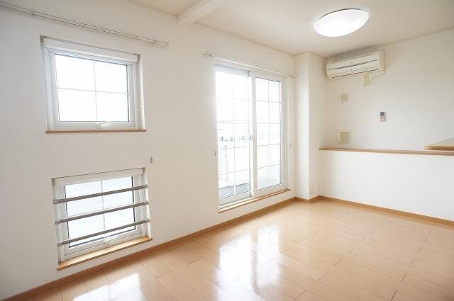 物件内観写真9　(使いやすい居間です)