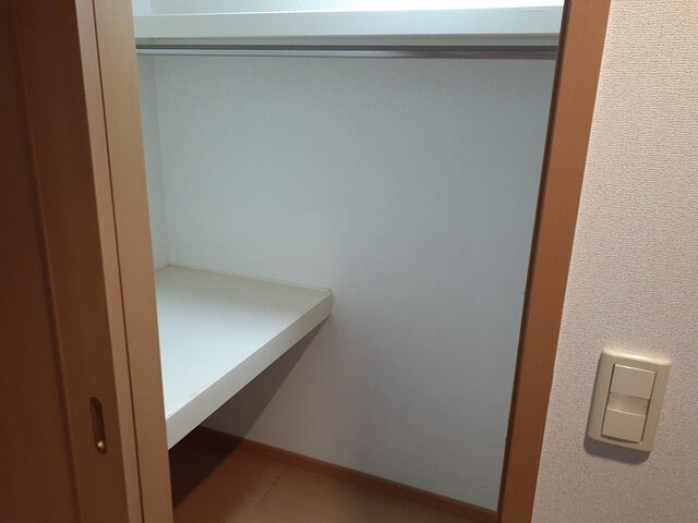 物件内観写真17　(たっぷりとした収納スペースです)