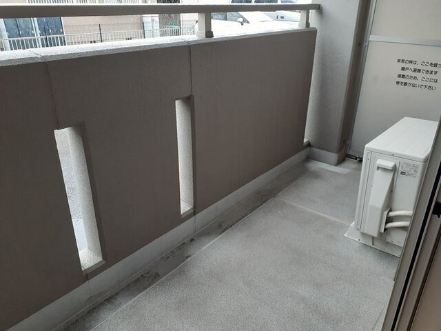 物件内観写真19　(バルコニーからの眺めを楽しみながら食事をしませんか)