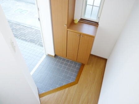 物件内観写真9　(シンプルで使いやすい玄関です)