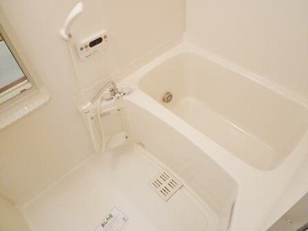 物件内観写真12　(落ち着いた空間のお風呂です)