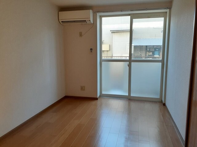 物件内観写真9　(使いやすい居間です)