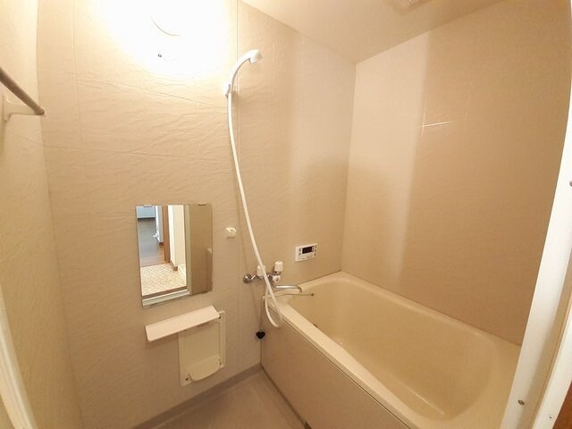 物件内観写真11　(日々の疲れを癒すお風呂付です)