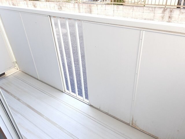 物件内観写真19　(開放的で明るい空間を演出してくれるバルコニーです)