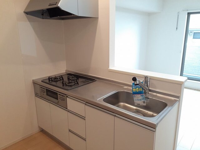 物件内観写真10　(コンパクトなキッチンで掃除もラクラク)