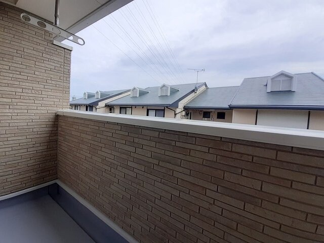 物件内観写真19　(暖かな日差しのふりそそぐバルコニー)