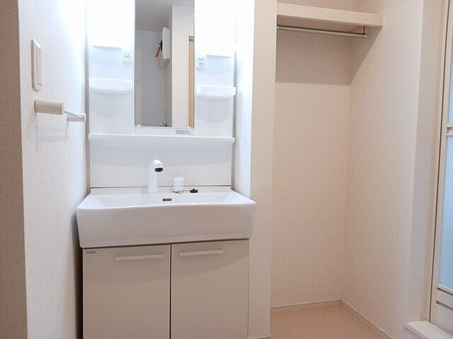 物件内観写真12　(コンパクトで使いやすい洗面所)