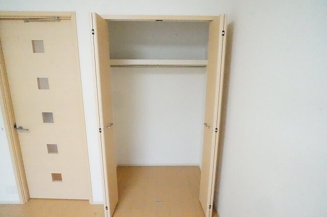 物件内観写真15　(小物を収納するのに便利です)