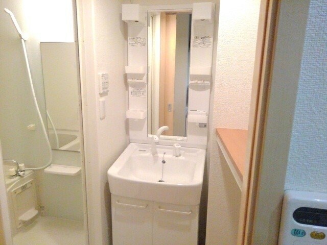 物件内観写真13　(使いやすい洗面所です)