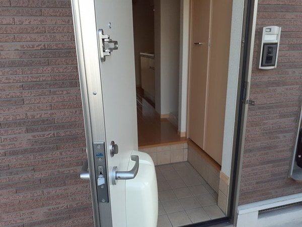 玄関(毎日通る玄関はこちらです)