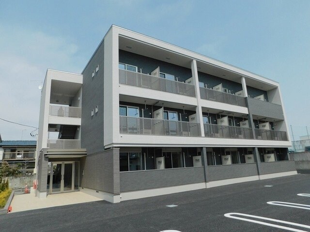 物件外観写真1　(外観もきれいです)