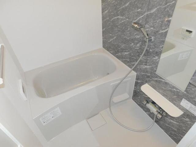 物件内観写真13　(きれいなお風呂です)