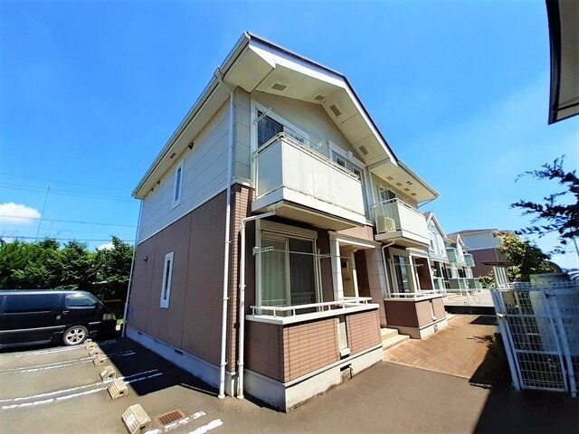 物件外観写真1　(落ち着いた雰囲気の外観です)