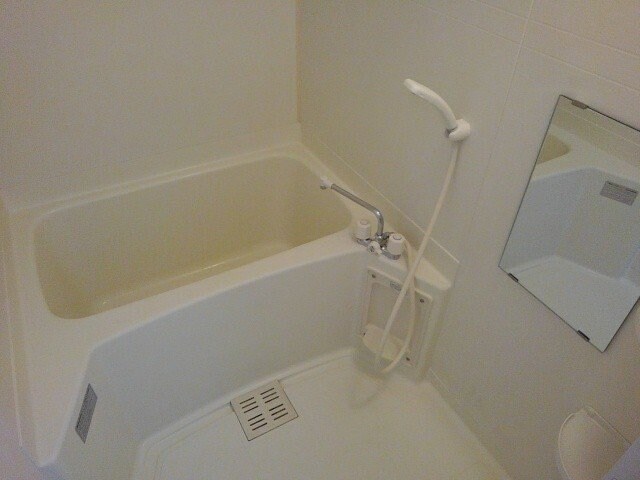 物件内観写真11　(コンパクトで使いやすいお風呂です)