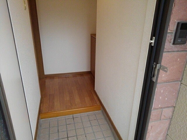 物件内観写真14　(明るい玄関です)