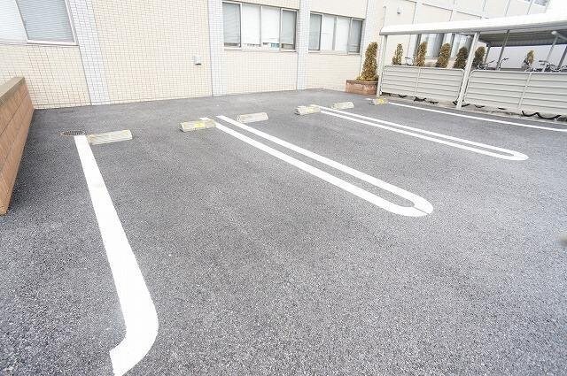 物件外観写真2　(カースペースがあります)